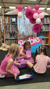 Barbie zabava v knjiznici, foto KPGT (3)